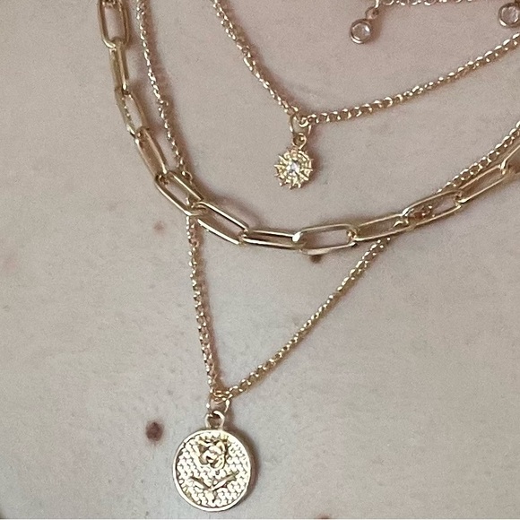 FINAL SALE | layered chain necklace with circle pendant - Picture 4 of 7